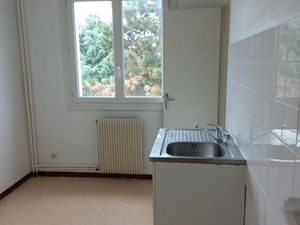 Appartement T2 traversant 46m² + cave + garage - travaux ITE payés - zone 8 mai - non occu