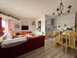 Immeuble au cœur du Vieux Lormont  proche tram – 4 appartements + local commercial  garage