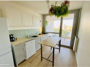 T4 meublé 65 m² – Métro A au pied – Balcon plein sud