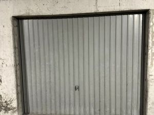 Beau garage près arrêt tram