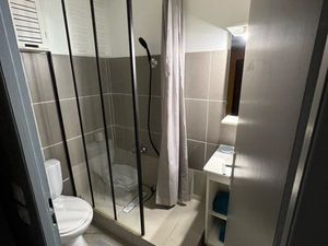 Appartement meublé avec parking privé trois minutes du Tram