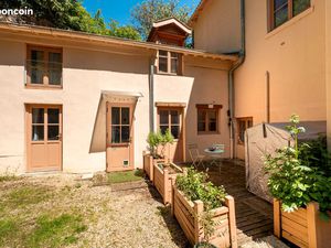 Studio meublé avec terrasse métro Gare de Vaise