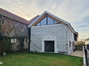 Grange entièrement rénovée de 120 m2 avec séjour cathédrale et terrain de 300m2