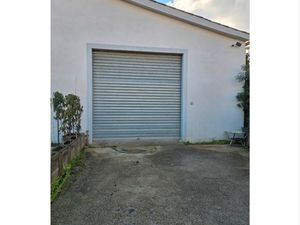 Grand Hangar uniquement à usage de stockage