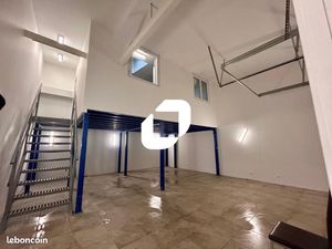 Local industriel 100 m²