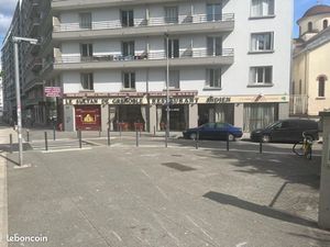 GRAND LOCAL BUREAUX /COMMERCIAL– 300 m²