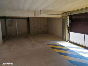 Parking intérieur en RDC