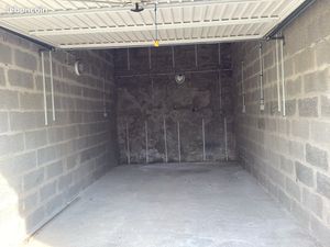 Garage fermé avec électricité