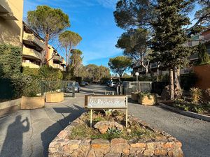 Garage fermé à louer – Boulouris (Résidence sécurisée  Route de la Corniche)