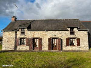 Longère à l'orée de la forêt
