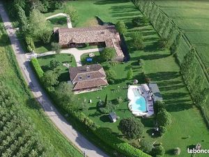 Propriété d’exception avec 2 bâtisses dont 1 grand gîte sur 2ha Parc clos