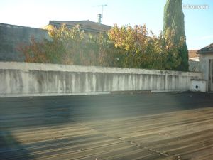 Salon hors centre ville : 2 pièces climatisées et ensoleillées sans vis-à-vis avec terrass