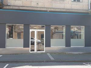 Local 90 m² + cour - Location (660 HT CC) / vente 89000 - CENTRE VILLE - DPE B/A