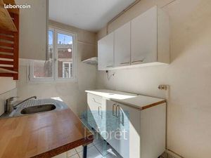 2 pièces en dernier étage avec chambre mansardée