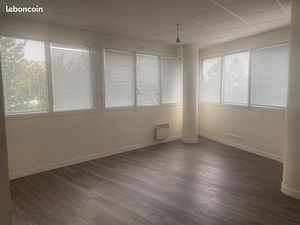 Bureau / pièce dans cabinet paramédical