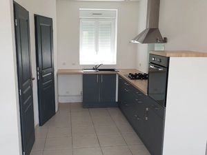 Maison 75 m2 cour et parking