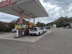 Garage mécanique – carrosserie – station-service avec boutique