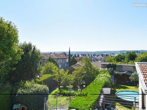 Maison 8 pièces 230 m²