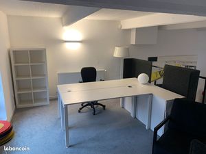 Bureau meublé 15 m² à louer dans espace partagé – Espace de travail calme et inspirant dan