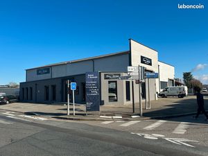 Direct propriétaire - EMPLACEMENT N°1 et très RARE – Local d’activité & Showroom 1000 m2 –