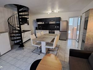 Loue maison de ville meublée