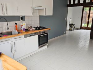 Loue maison 2chambre sallon cuisine ouverte équipée terrasse et petit jardin libre de suit