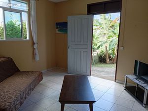 F2 a louer a sainte anne