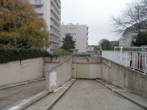 Parkings au sous-sol à louer – à côté du Métro d'Antony-OrlyVal
