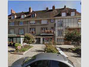 Immeuble de rapport – Centre de Gien (45500) – 2 Commerces -1 appartements – 213 m² – Rent