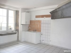 Baumes les dames centre loue grand F5 en duplex