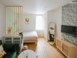 • Charmant studio meublé entièrement rénové