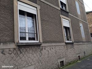 F2 centre ville avec cour fermée rdc