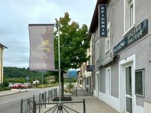 ? LOCAL COMMERCIAL – ANCIEN BAR / RESTAURANT ?️ Cuisine professionnelle – Terrasse – Axe t