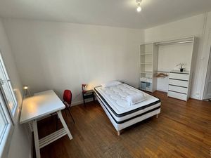 Chambre 1 pièce 105 m²