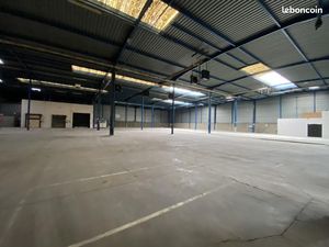 Local industriel 4 538 m²