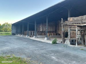 Location  emplacement de hangar  uniquement pour camping-car ou caravane