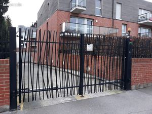 Garage box fermé sécurisé