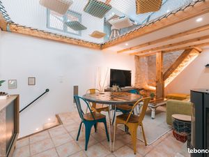 Maison en pierre atypique  écologique entièrement restaurée