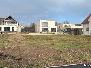 Terrain constructible  viabilisé  libre d'architecte