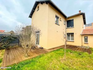 Chambre 1 pièce 140 m²