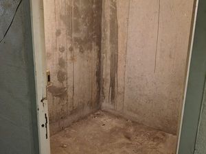 Box  cave. Résidence sécurisée. 5m2