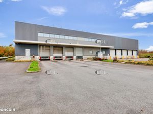 Local bureaux 3 668 m²