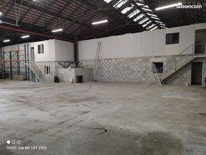 Location d'entrepôts séparables de 245m² à louer