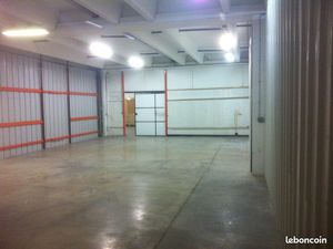 Entrepots pres de nimes – acces poids lourds et utilitaires  quai  parking prive