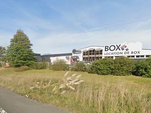 Local 1750 m² LANDIVISIAU