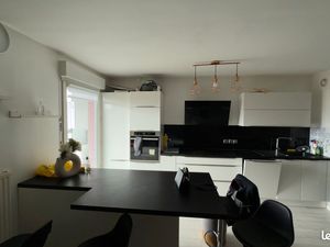 ? À VENDRE – Grand T3 lumineux – 75 m² – Dernier étage avec ascenseur + garage