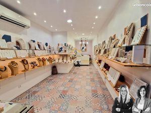 Local 26 m² Salon-de-Provence