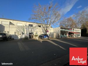 Local commercial 140 m²