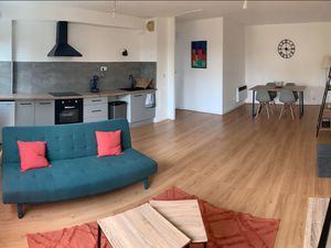 T2 à louer meublé de 50 m² avec parking – Proche gare et commodités