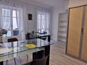 À louer – Bureau meublé pour deux personnes – Très lumineux – Cabinet professionnel rénové